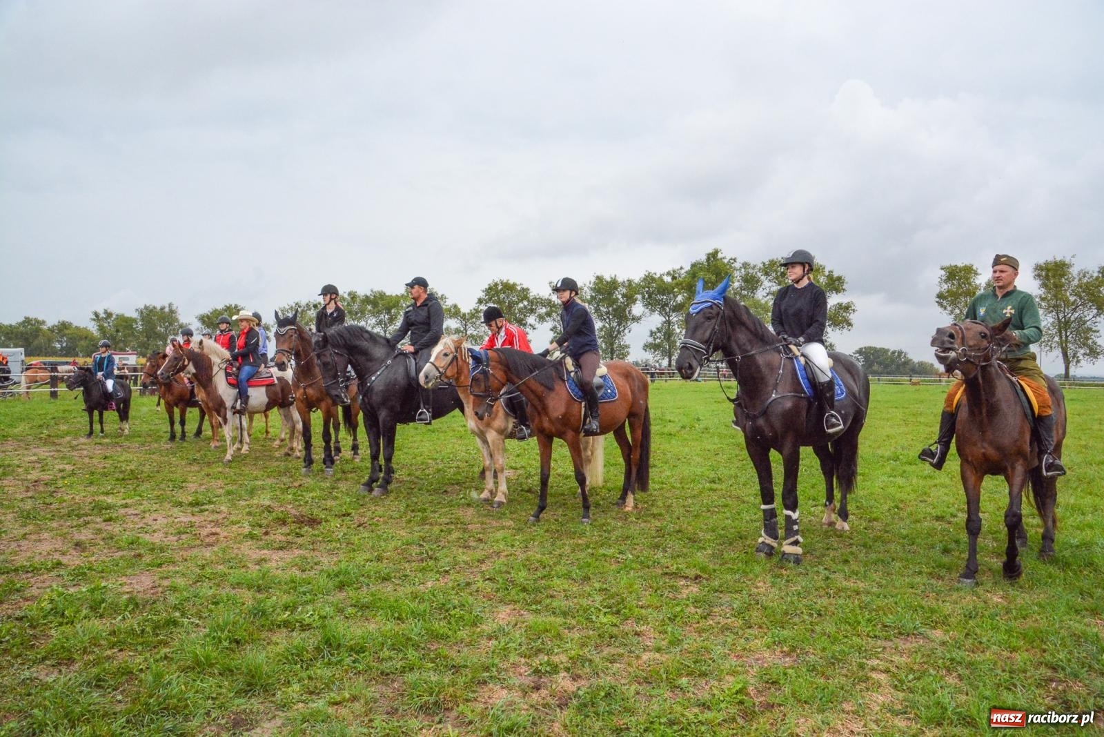 Zdjęcie w galerii na portalu naszraciborz.pl: Deszcz niestraszny miłośnikom koni. Hubertus w Żerdzinach [FOTO i WIDEO] wiadomości z regionu