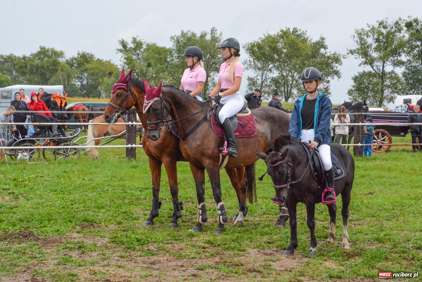 Zdjęcie w galerii na portalu naszraciborz.pl: Deszcz niestraszny miłośnikom koni. Hubertus w Żerdzinach [FOTO i WIDEO] wiadomości z regionu