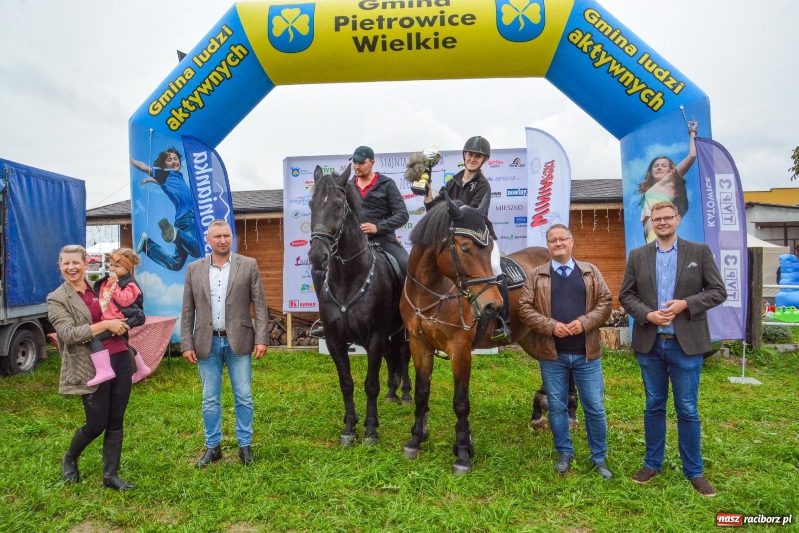 Zdjęcie w galerii na portalu naszraciborz.pl: Deszcz niestraszny miłośnikom koni. Hubertus w Żerdzinach [FOTO i WIDEO] wiadomości z regionu