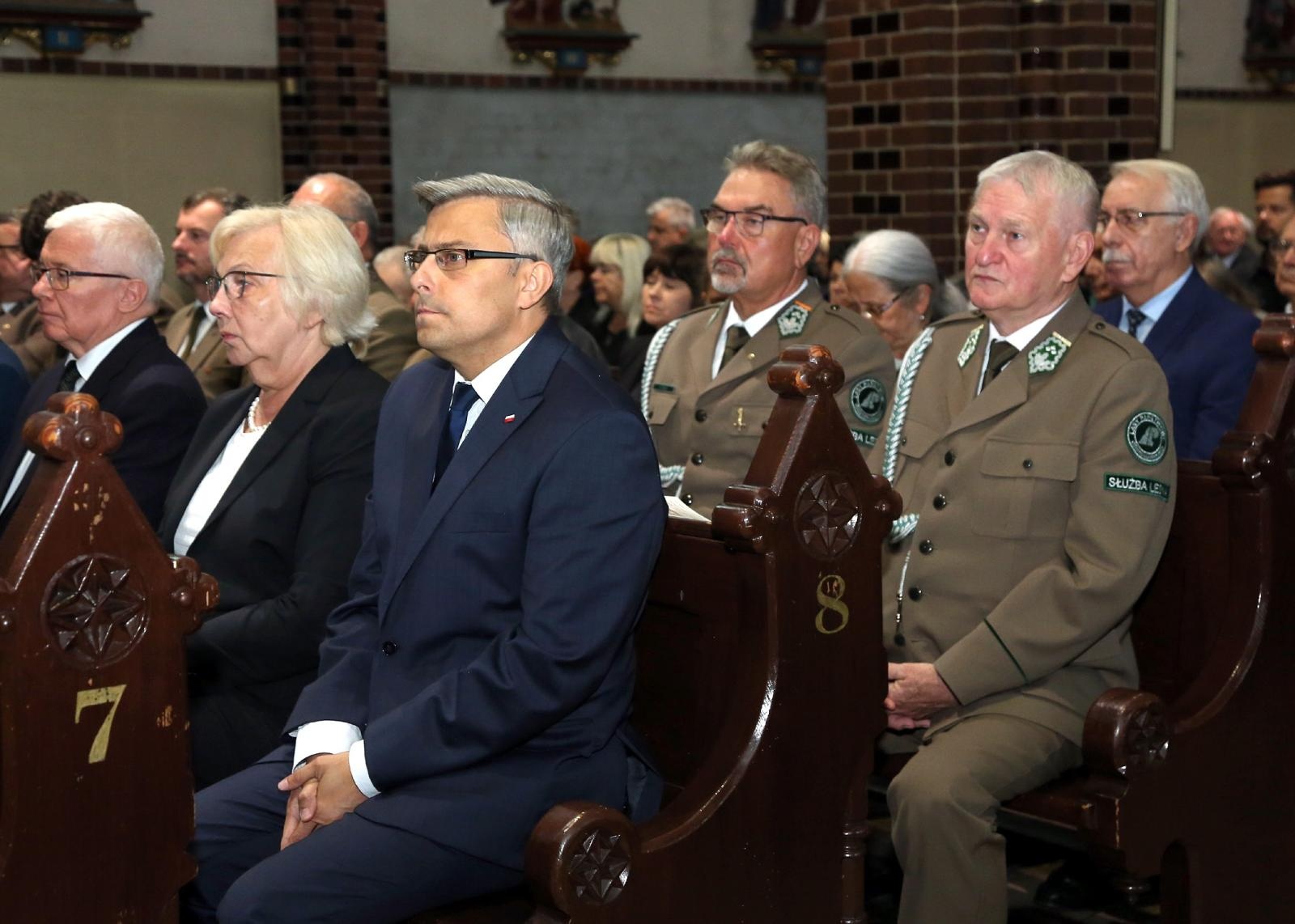 Zdjęcie w galerii na portalu naszraciborz.pl: Ostatnie pożegnanie śp. biskupa Jana Wieczorka [FOTO] wiadomości z regionu