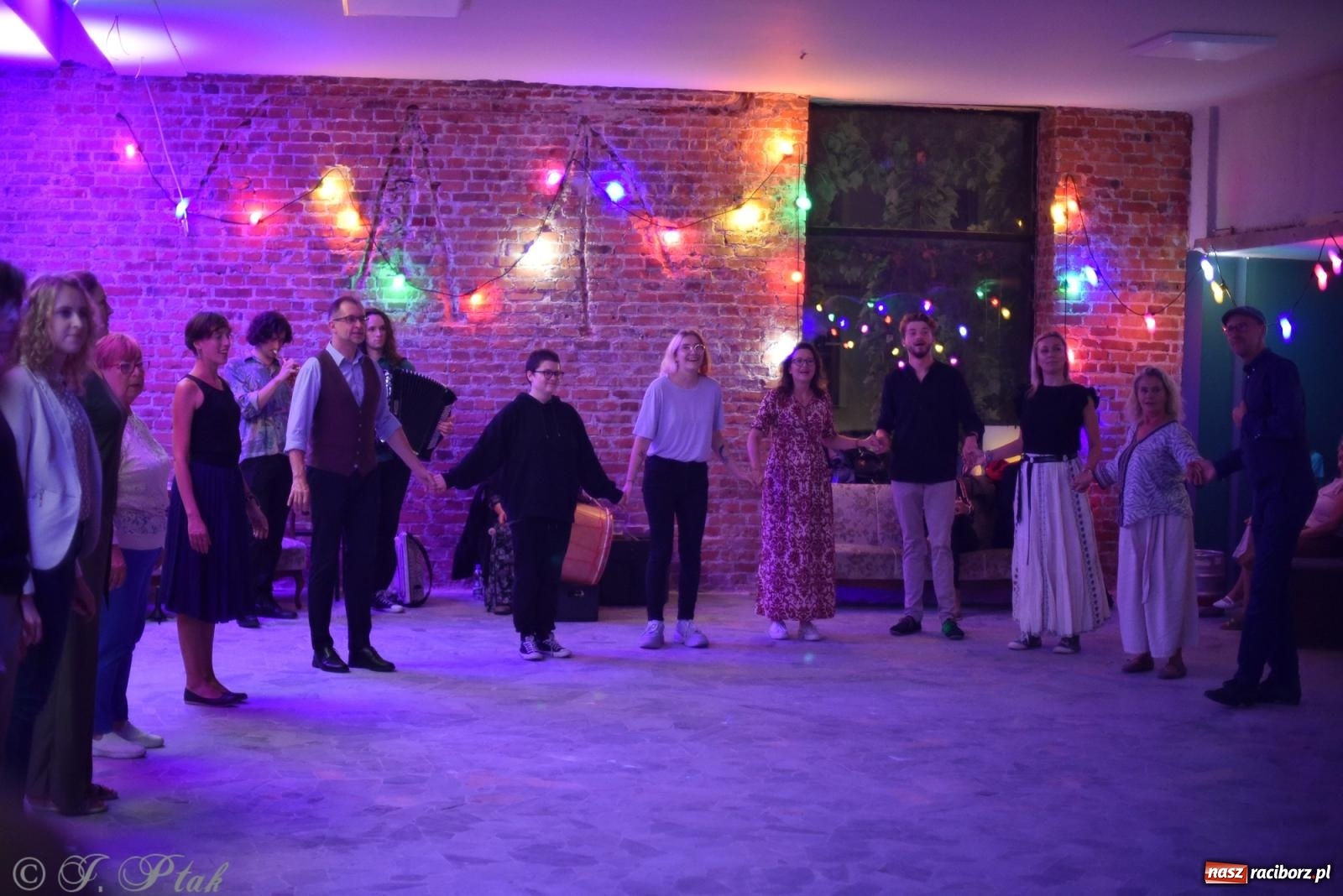 Zdjęcie w galerii na portalu naszraciborz.pl: Sobotnia potańcówka w Tęczowej [FOTO i WIDEO] wiadomości z regionu