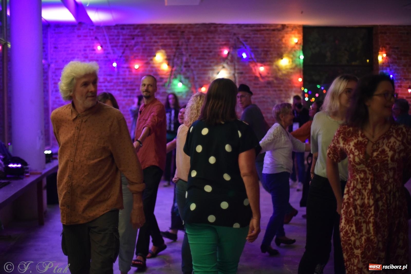 Zdjęcie w galerii na portalu naszraciborz.pl: Sobotnia potańcówka w Tęczowej [FOTO i WIDEO] wiadomości z regionu