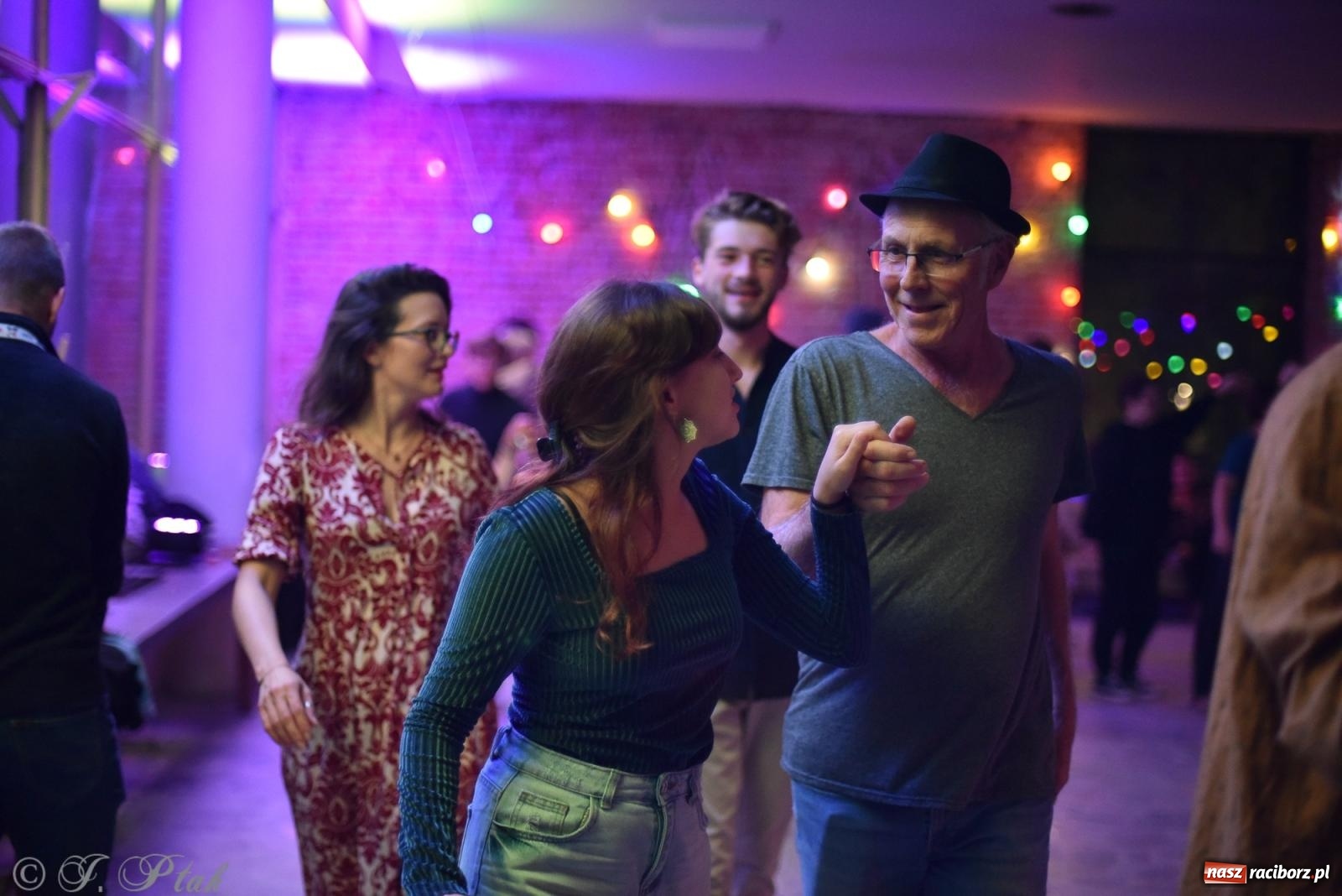 Zdjęcie w galerii na portalu naszraciborz.pl: Sobotnia potańcówka w Tęczowej [FOTO i WIDEO] wiadomości z regionu