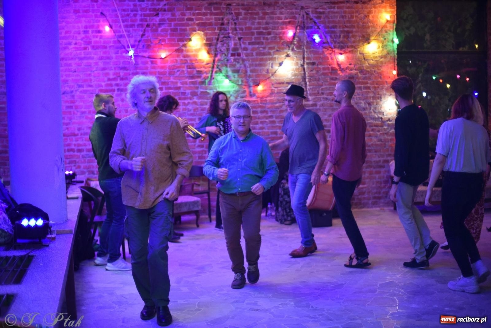 Zdjęcie w galerii na portalu naszraciborz.pl: Sobotnia potańcówka w Tęczowej [FOTO i WIDEO] wiadomości z regionu