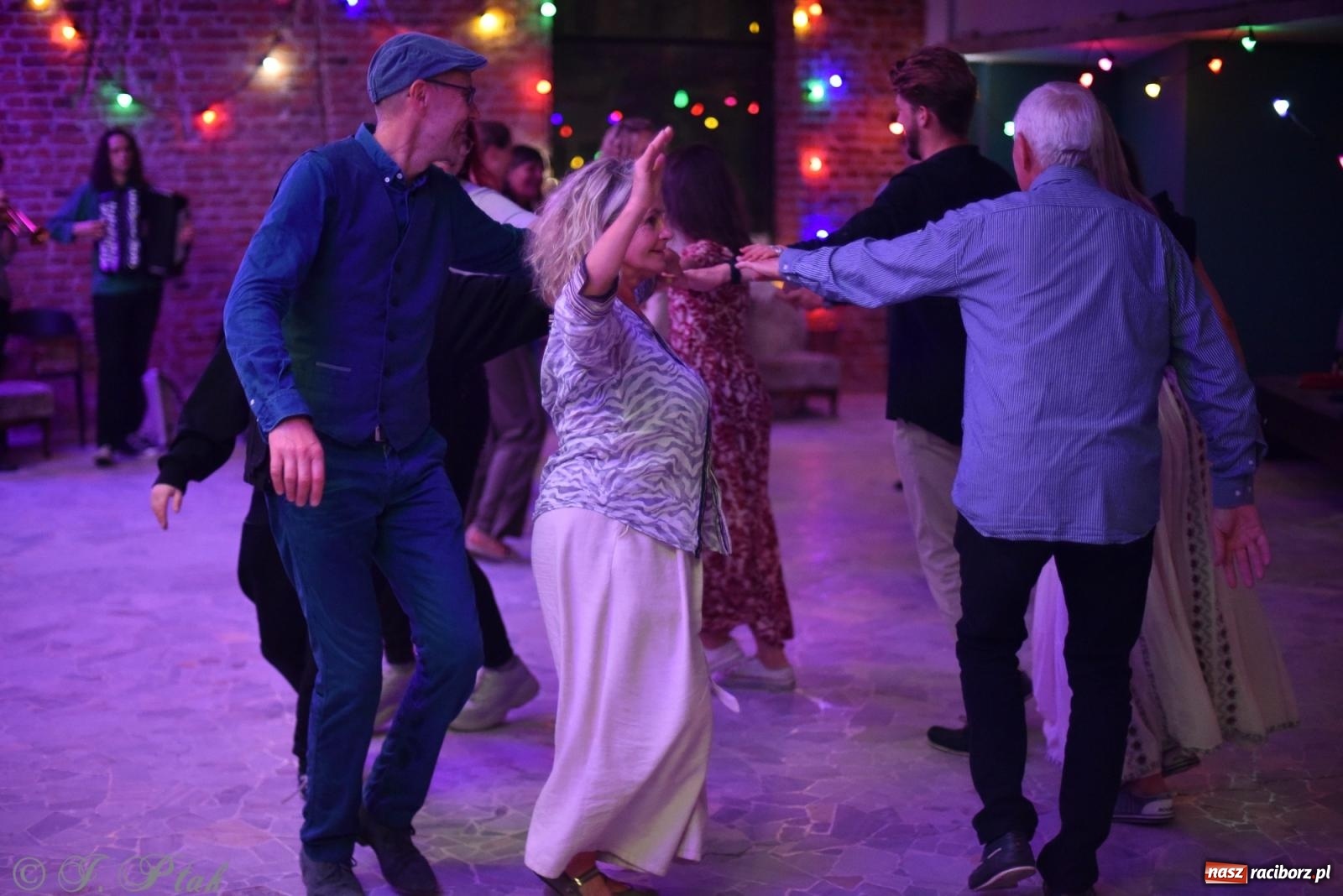 Zdjęcie w galerii na portalu naszraciborz.pl: Sobotnia potańcówka w Tęczowej [FOTO i WIDEO] wiadomości z regionu