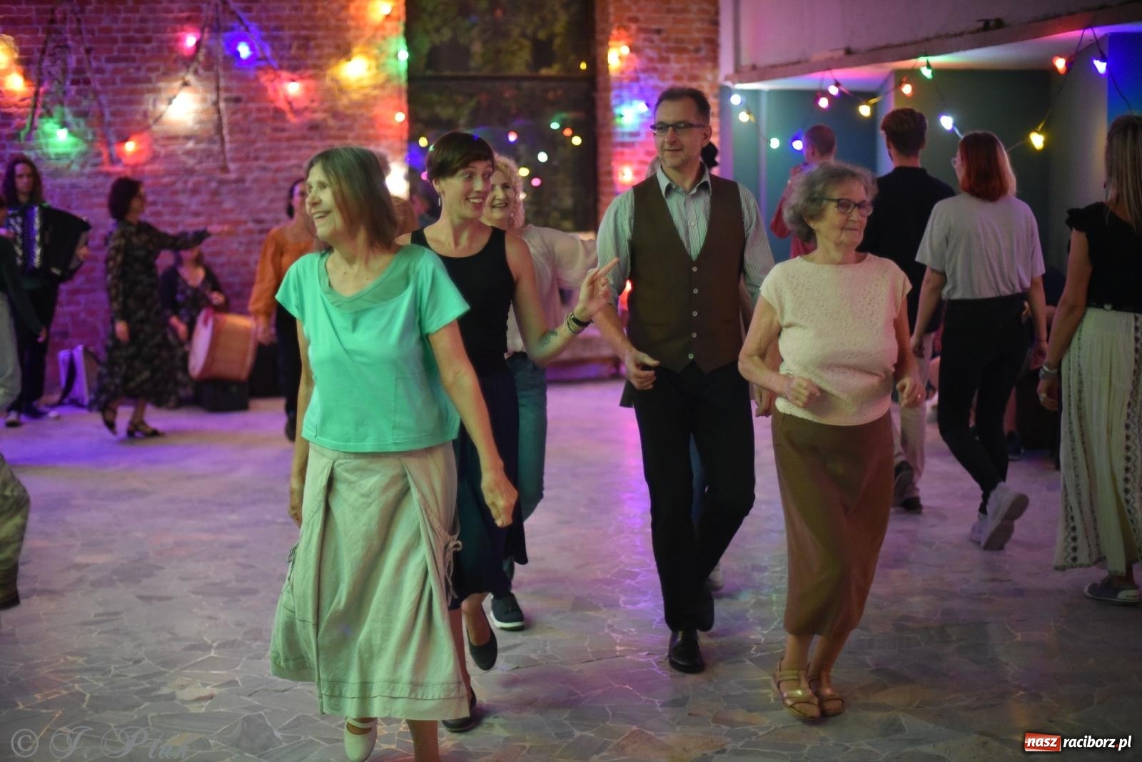 Zdjęcie w galerii na portalu naszraciborz.pl: Sobotnia potańcówka w Tęczowej [FOTO i WIDEO] wiadomości z regionu