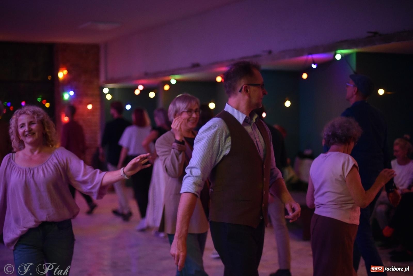Zdjęcie w galerii na portalu naszraciborz.pl: Sobotnia potańcówka w Tęczowej [FOTO i WIDEO] wiadomości z regionu