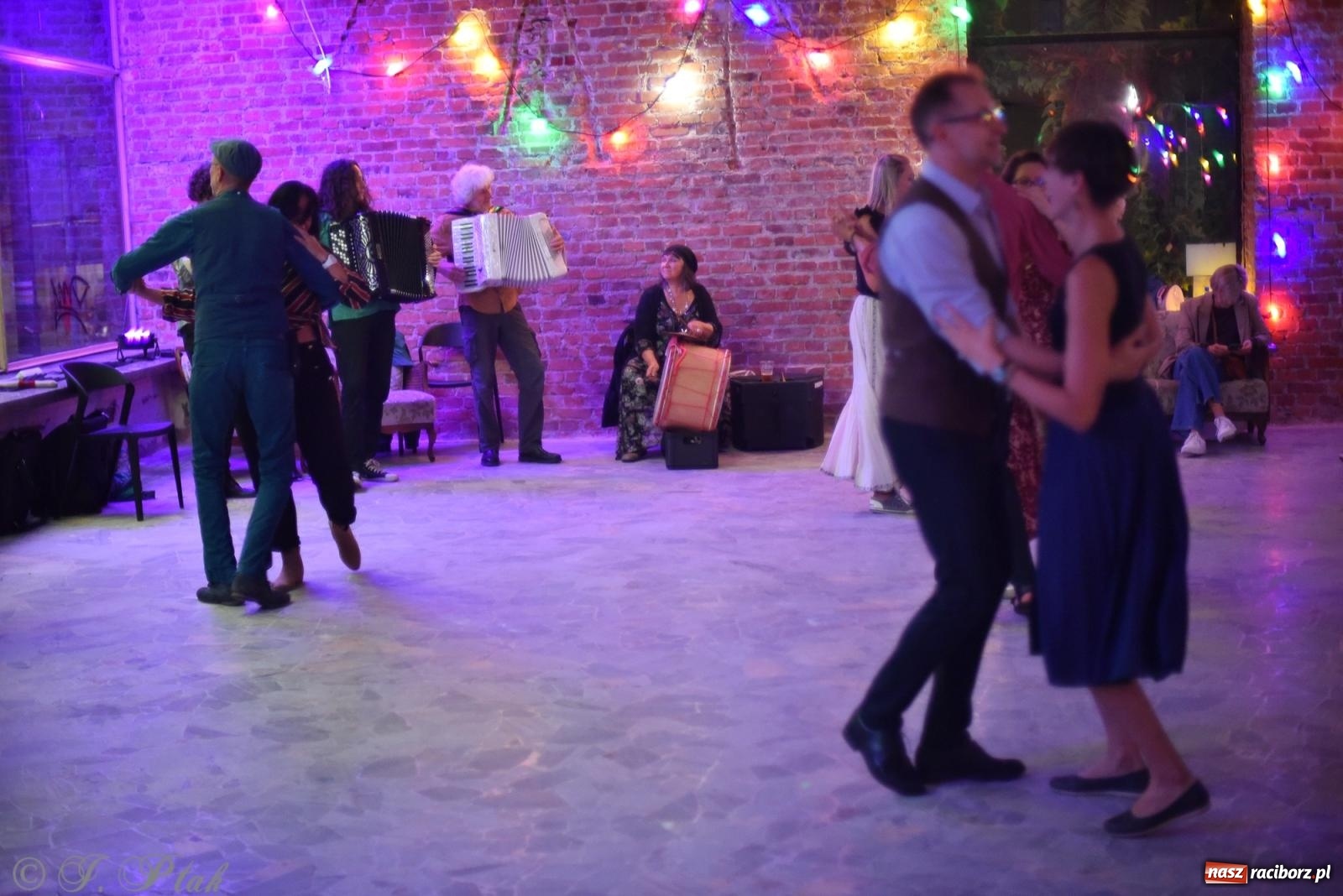 Zdjęcie w galerii na portalu naszraciborz.pl: Sobotnia potańcówka w Tęczowej [FOTO i WIDEO] wiadomości z regionu