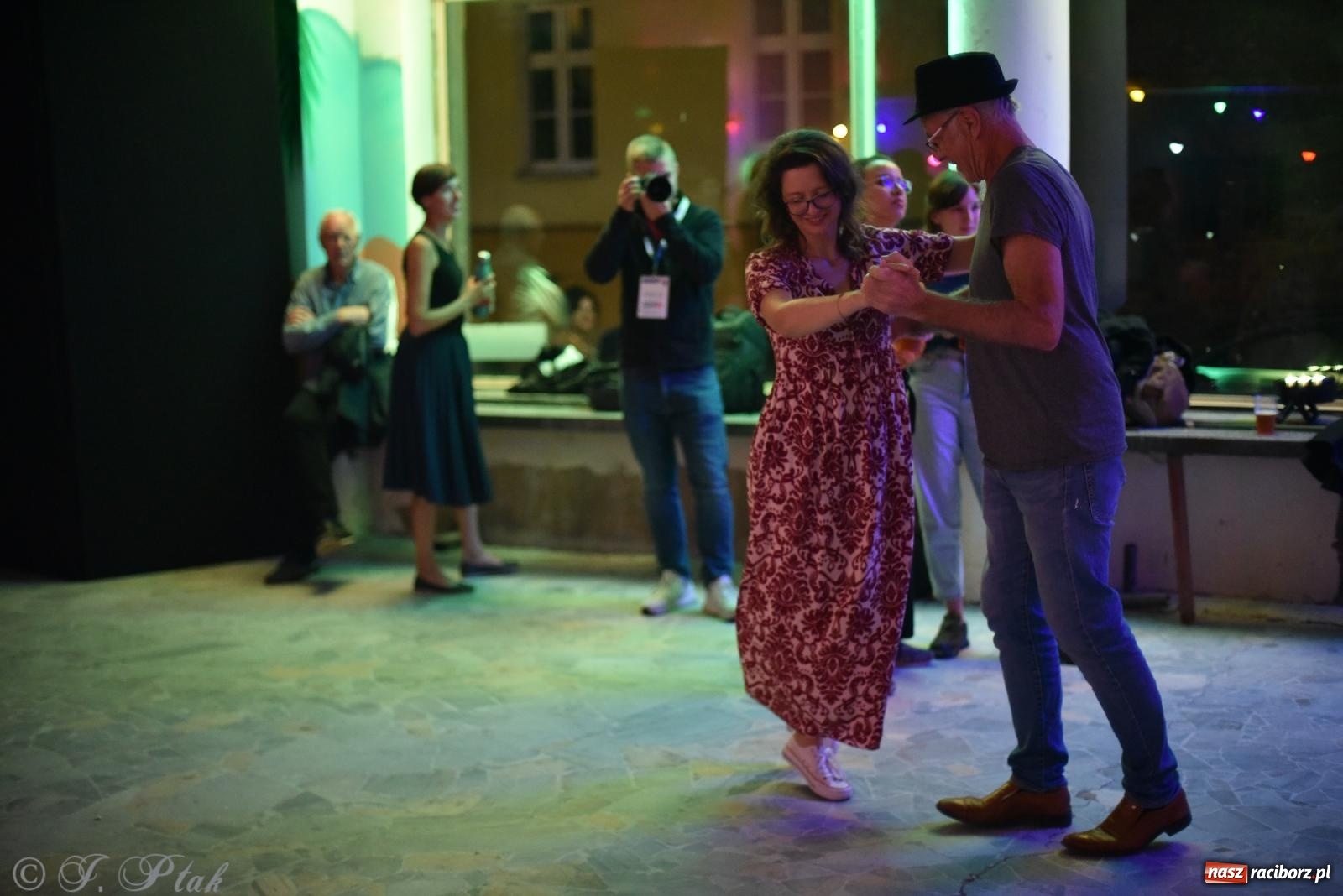Zdjęcie w galerii na portalu naszraciborz.pl: Sobotnia potańcówka w Tęczowej [FOTO i WIDEO] wiadomości z regionu