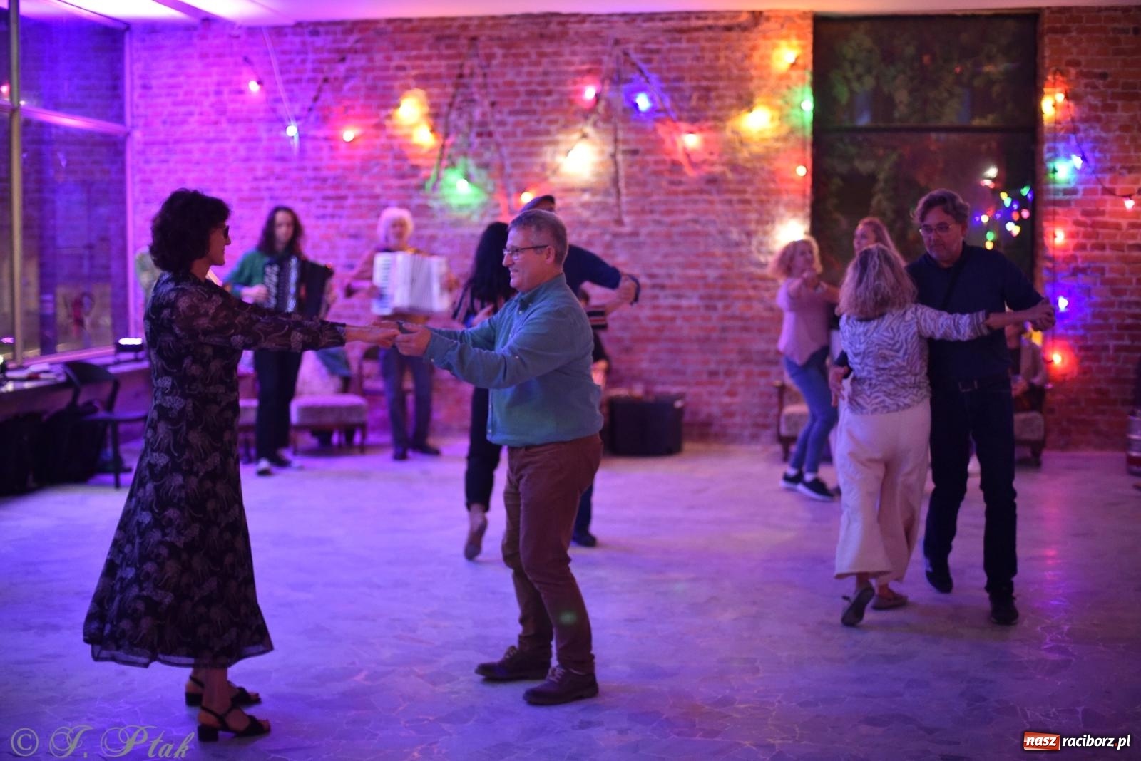 Zdjęcie w galerii na portalu naszraciborz.pl: Sobotnia potańcówka w Tęczowej [FOTO i WIDEO] wiadomości z regionu