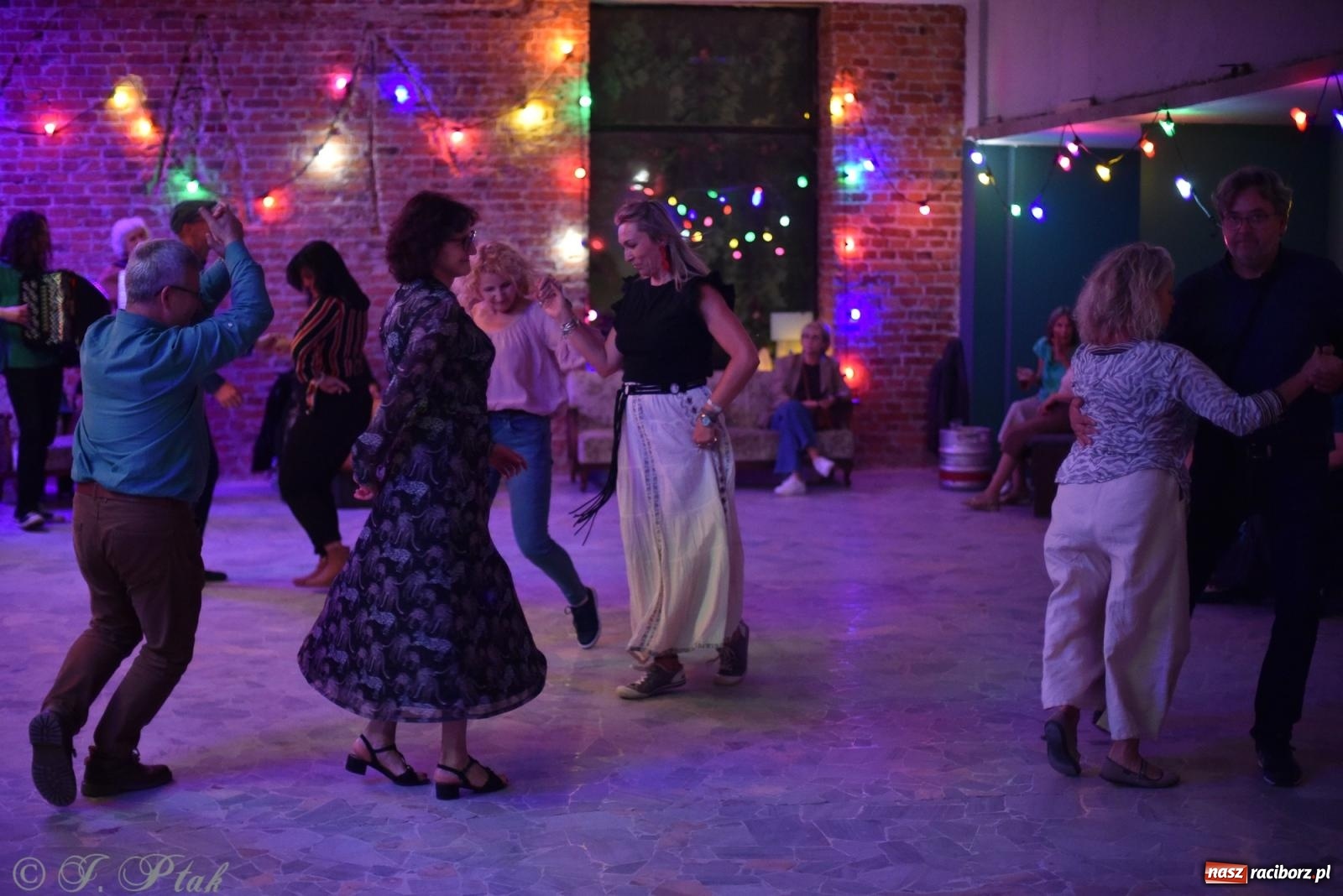 Zdjęcie w galerii na portalu naszraciborz.pl: Sobotnia potańcówka w Tęczowej [FOTO i WIDEO] wiadomości z regionu