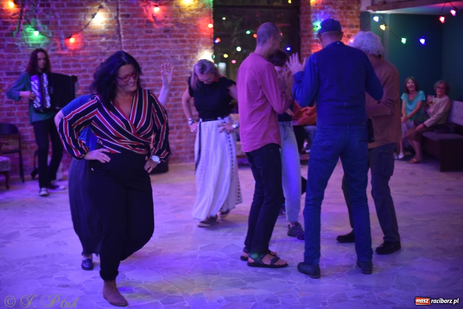 Zdjęcie w galerii na portalu naszraciborz.pl: Sobotnia potańcówka w Tęczowej [FOTO i WIDEO] wiadomości z regionu