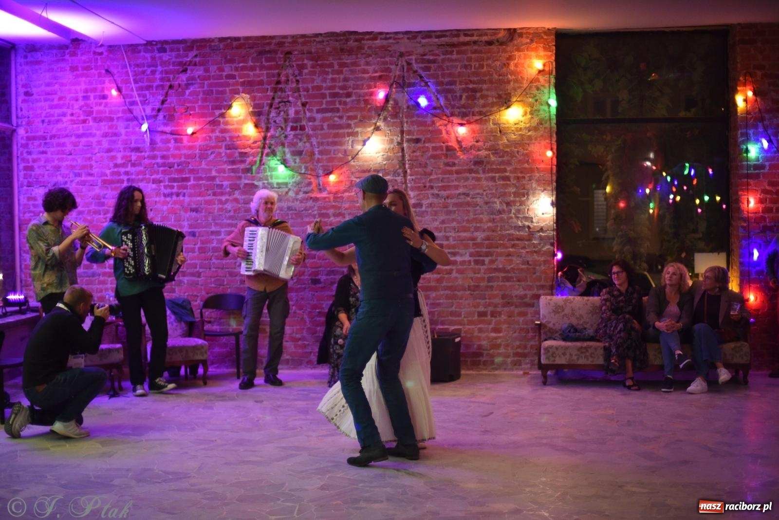 Zdjęcie w galerii na portalu naszraciborz.pl: Sobotnia potańcówka w Tęczowej [FOTO i WIDEO] wiadomości z regionu