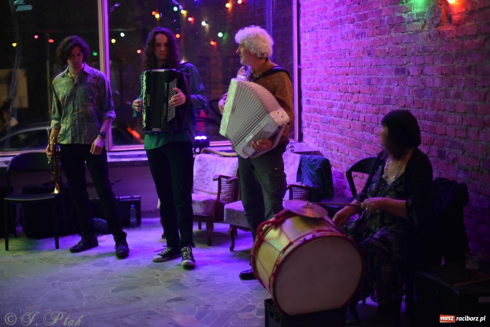 Zdjęcie w galerii na portalu naszraciborz.pl: Sobotnia potańcówka w Tęczowej [FOTO i WIDEO] wiadomości z regionu