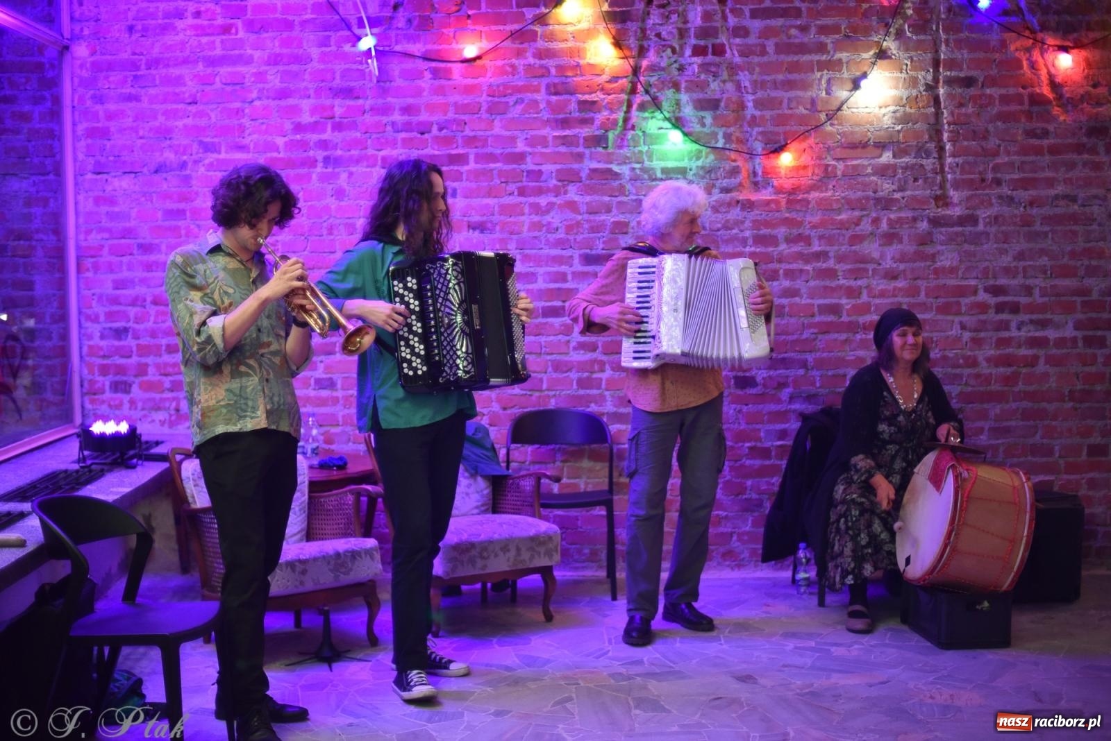 Zdjęcie w galerii na portalu naszraciborz.pl: Sobotnia potańcówka w Tęczowej [FOTO i WIDEO] wiadomości z regionu