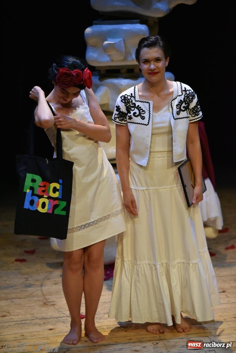 Zdjęcie w galerii na portalu naszraciborz.pl: Frida la Vida! - spektakl inspirowany życiem Fridy Kahlo na deskach RCK wiadomości z regionu