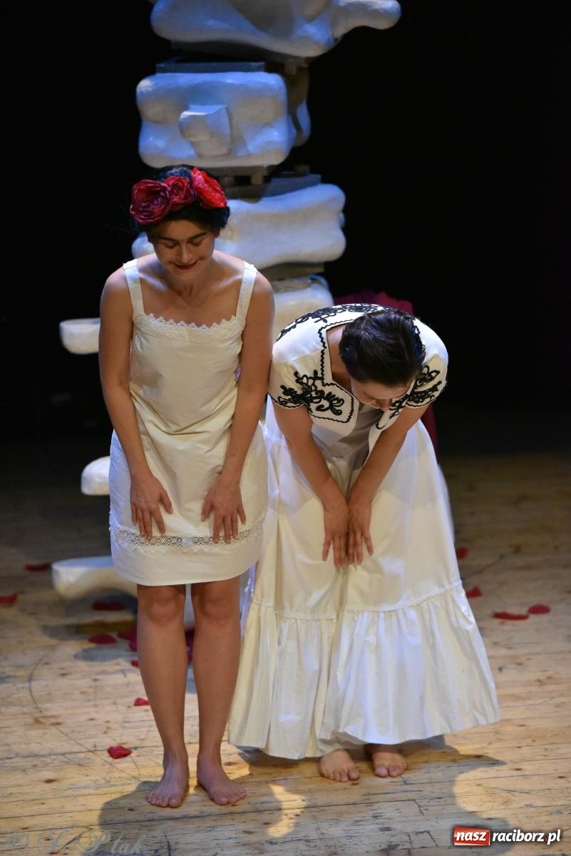 Zdjęcie w galerii na portalu naszraciborz.pl: Frida la Vida! - spektakl inspirowany życiem Fridy Kahlo na deskach RCK wiadomości z regionu