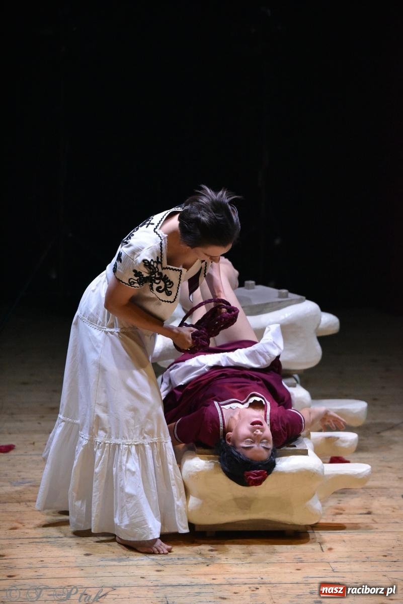 Zdjęcie w galerii na portalu naszraciborz.pl: Frida la Vida! - spektakl inspirowany życiem Fridy Kahlo na deskach RCK wiadomości z regionu