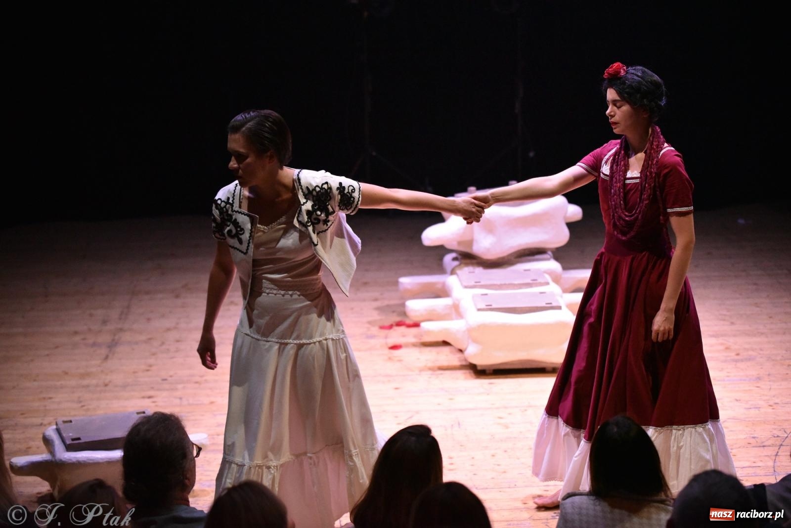 Zdjęcie w galerii na portalu naszraciborz.pl: Frida la Vida! - spektakl inspirowany życiem Fridy Kahlo na deskach RCK wiadomości z regionu