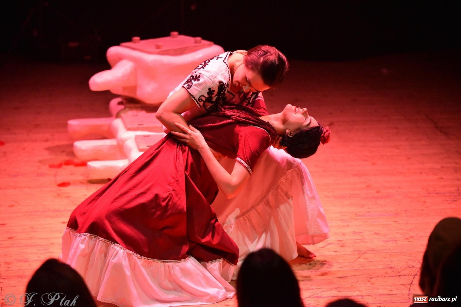 Zdjęcie w galerii na portalu naszraciborz.pl: Frida la Vida! - spektakl inspirowany życiem Fridy Kahlo na deskach RCK wiadomości z regionu