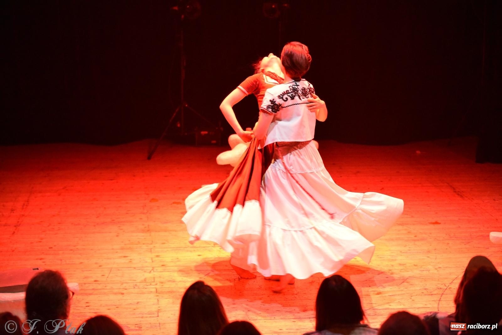 Zdjęcie w galerii na portalu naszraciborz.pl: Frida la Vida! - spektakl inspirowany życiem Fridy Kahlo na deskach RCK wiadomości z regionu