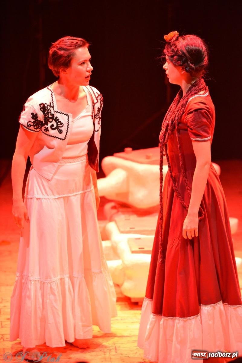 Zdjęcie w galerii na portalu naszraciborz.pl: Frida la Vida! - spektakl inspirowany życiem Fridy Kahlo na deskach RCK wiadomości z regionu