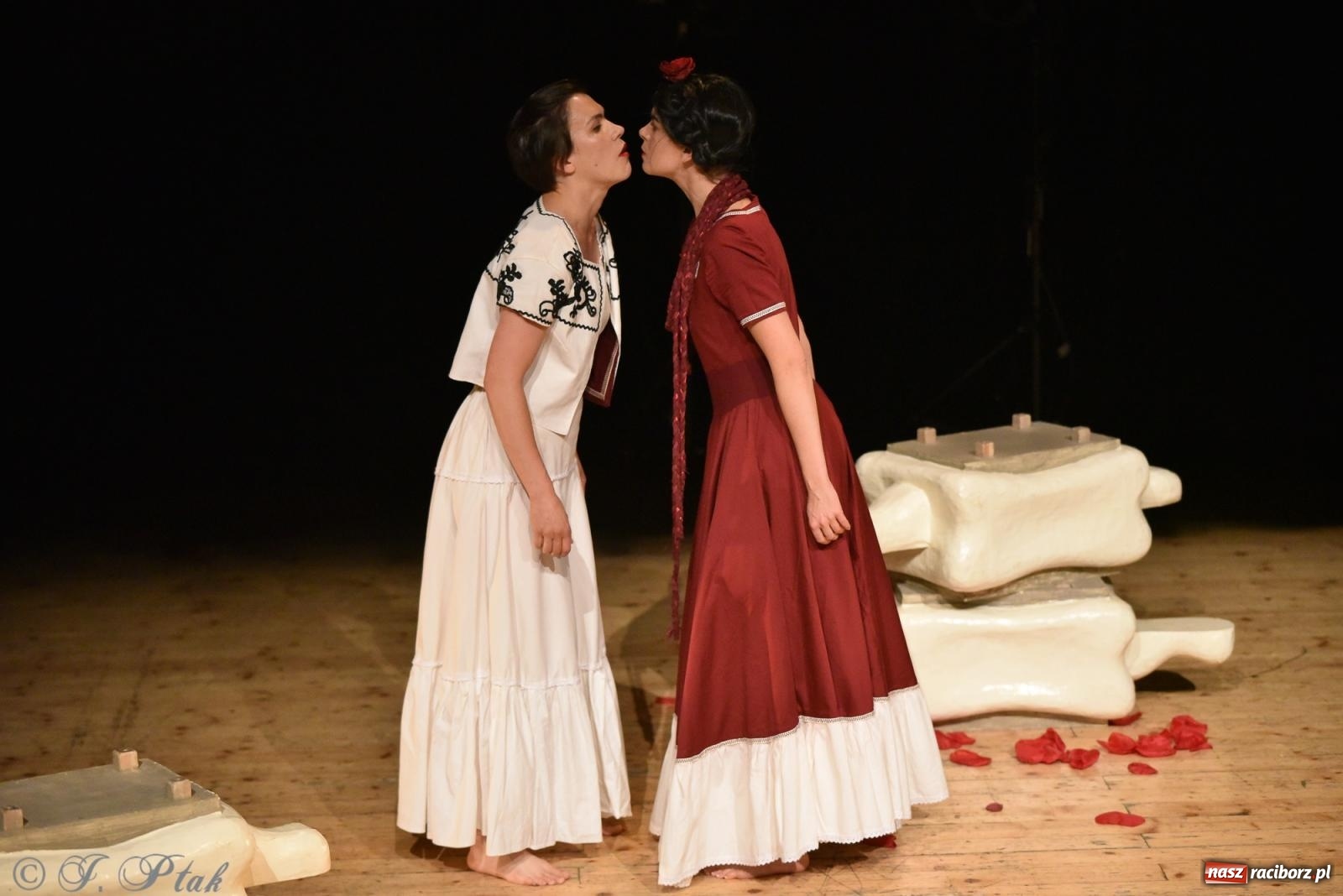 Zdjęcie w galerii na portalu naszraciborz.pl: Frida la Vida! - spektakl inspirowany życiem Fridy Kahlo na deskach RCK wiadomości z regionu