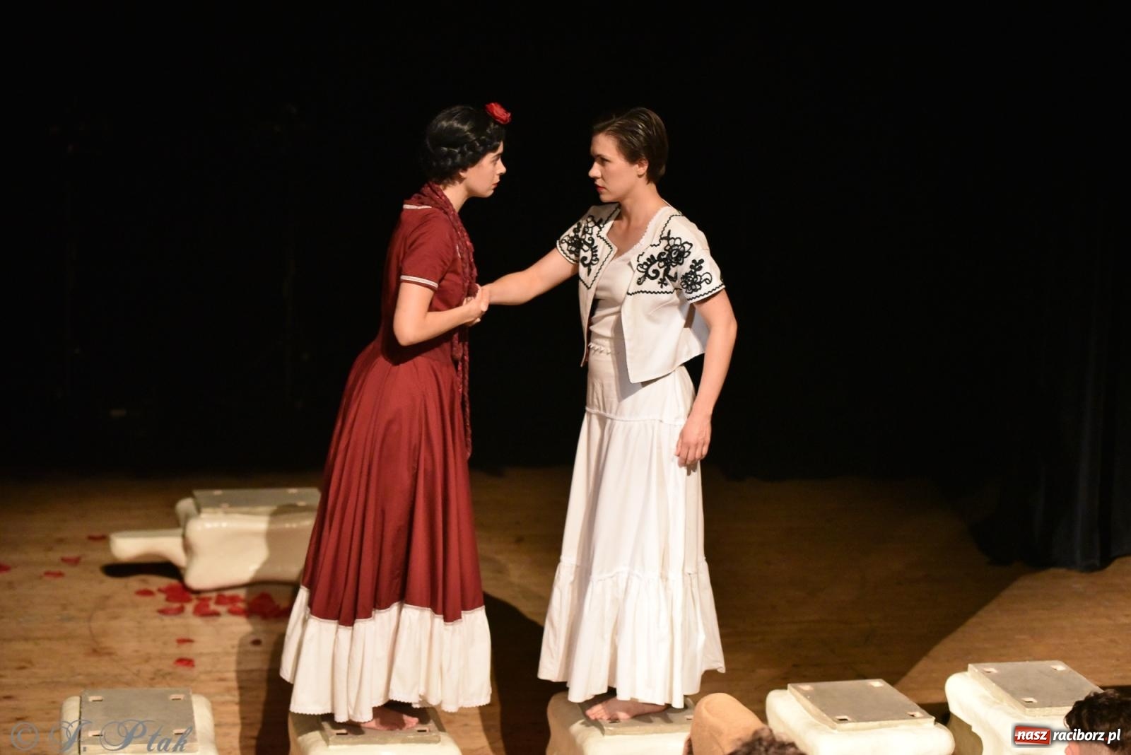 Zdjęcie w galerii na portalu naszraciborz.pl: Frida la Vida! - spektakl inspirowany życiem Fridy Kahlo na deskach RCK wiadomości z regionu