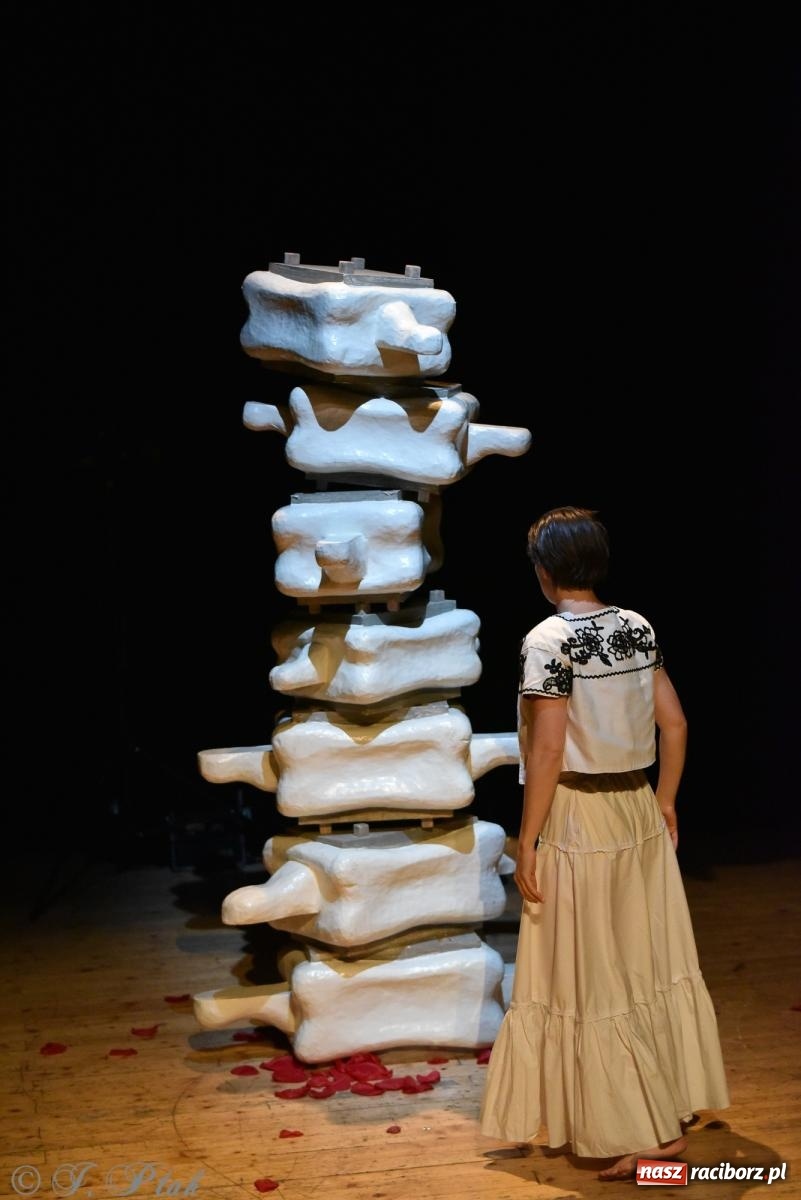 Zdjęcie w galerii na portalu naszraciborz.pl: Frida la Vida! - spektakl inspirowany życiem Fridy Kahlo na deskach RCK wiadomości z regionu