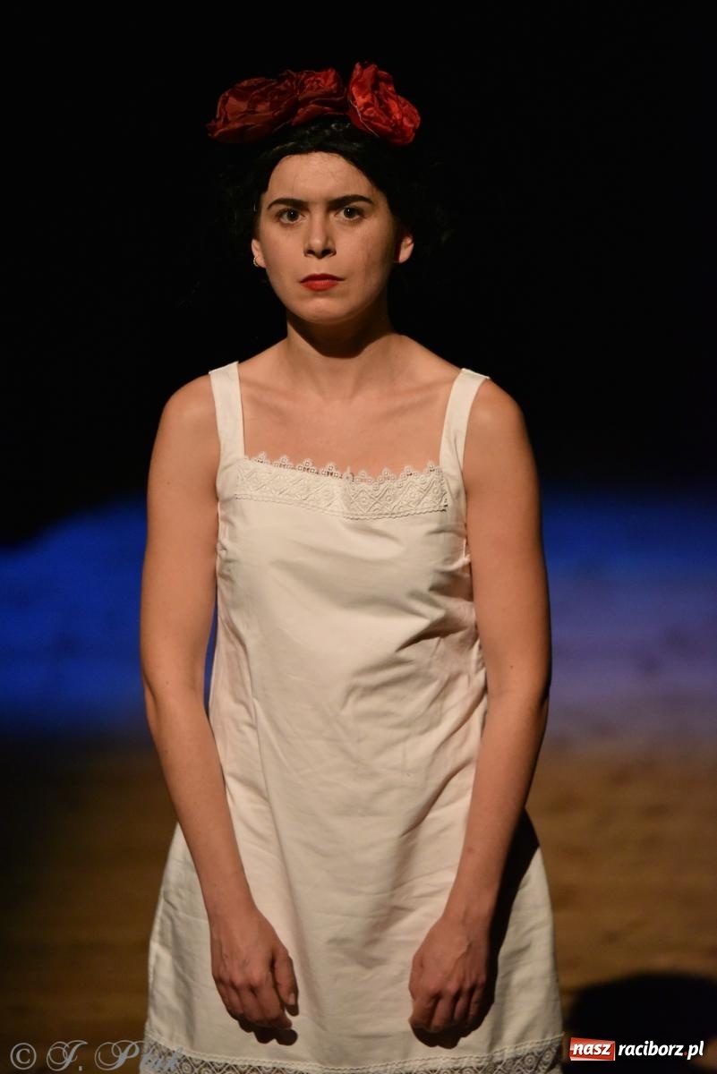 Zdjęcie w galerii na portalu naszraciborz.pl: Frida la Vida! - spektakl inspirowany życiem Fridy Kahlo na deskach RCK wiadomości z regionu