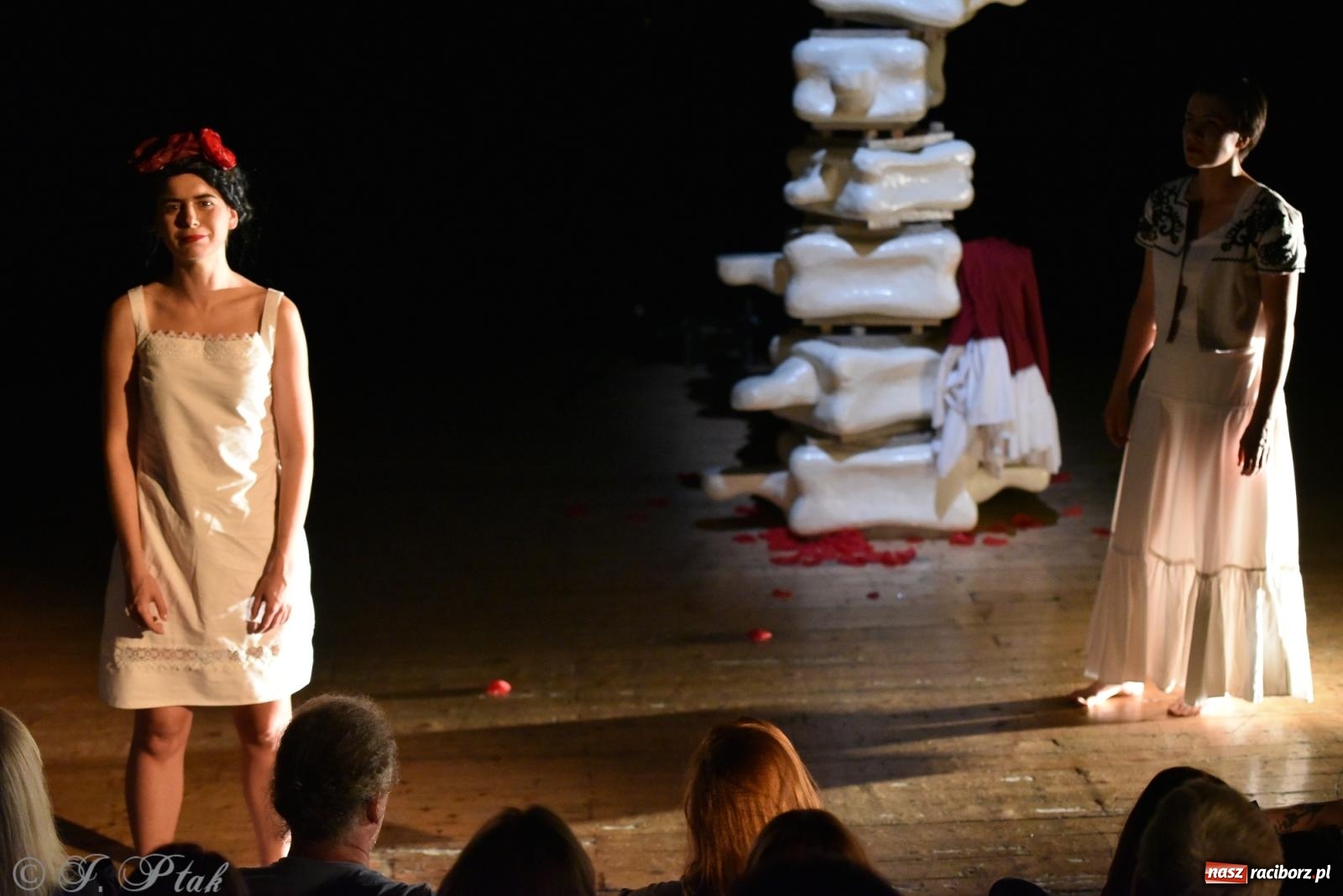 Zdjęcie w galerii na portalu naszraciborz.pl: Frida la Vida! - spektakl inspirowany życiem Fridy Kahlo na deskach RCK wiadomości z regionu