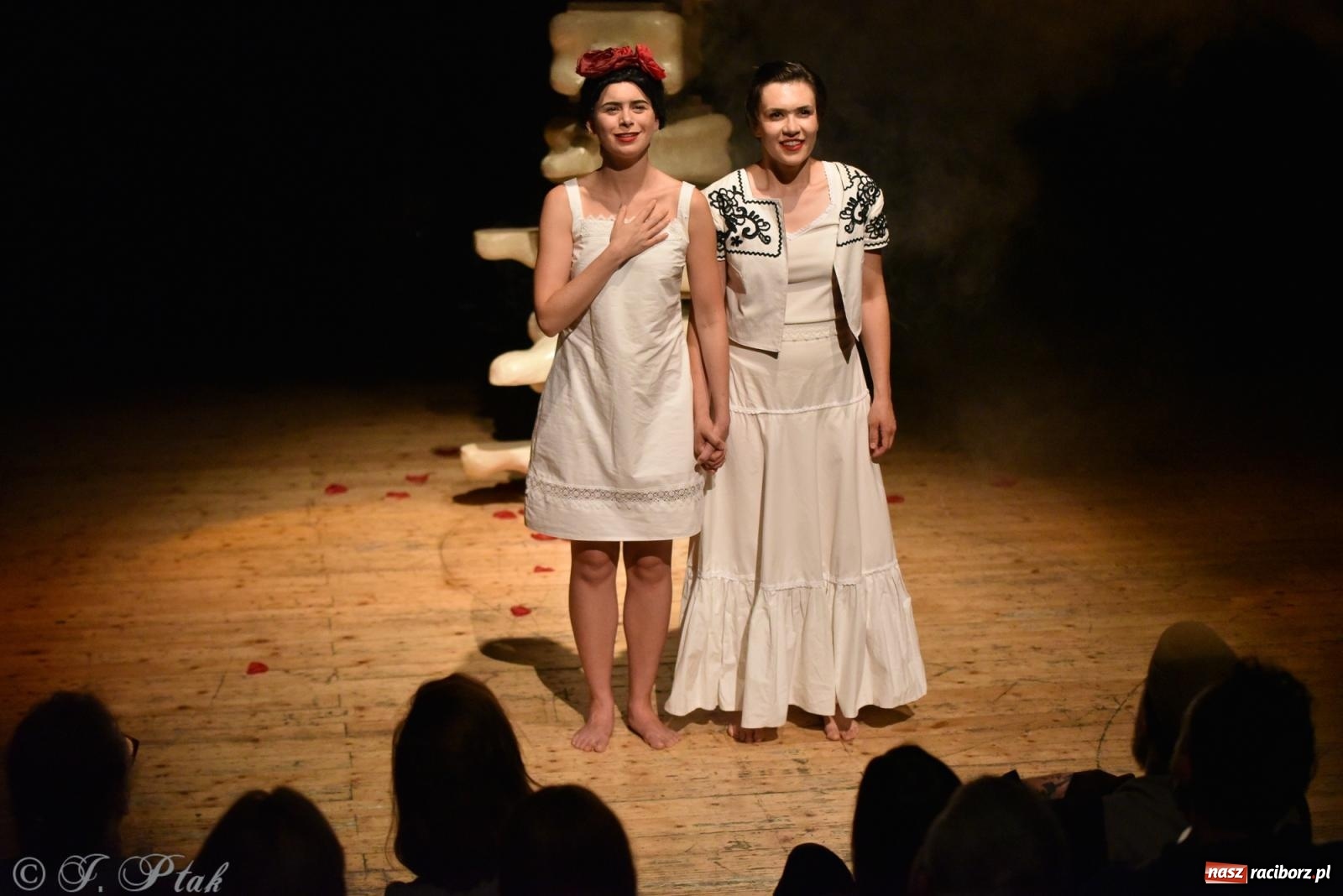 Zdjęcie w galerii na portalu naszraciborz.pl: Frida la Vida! - spektakl inspirowany życiem Fridy Kahlo na deskach RCK wiadomości z regionu