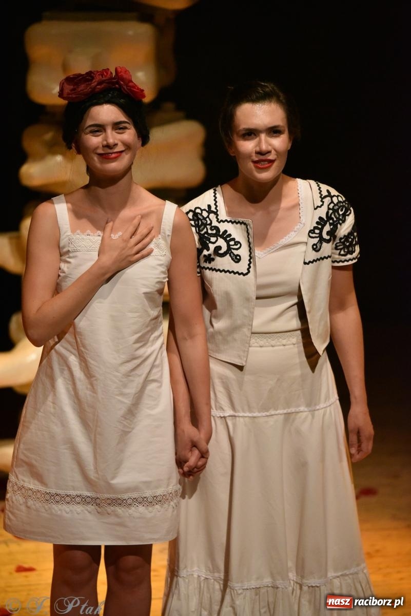 Zdjęcie w galerii na portalu naszraciborz.pl: Frida la Vida! - spektakl inspirowany życiem Fridy Kahlo na deskach RCK wiadomości z regionu