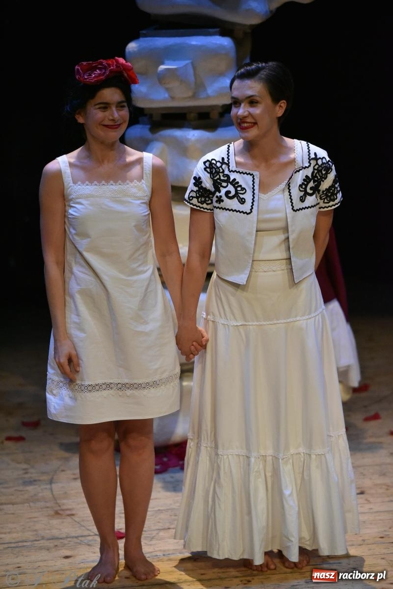 Zdjęcie w galerii na portalu naszraciborz.pl: Frida la Vida! - spektakl inspirowany życiem Fridy Kahlo na deskach RCK wiadomości z regionu