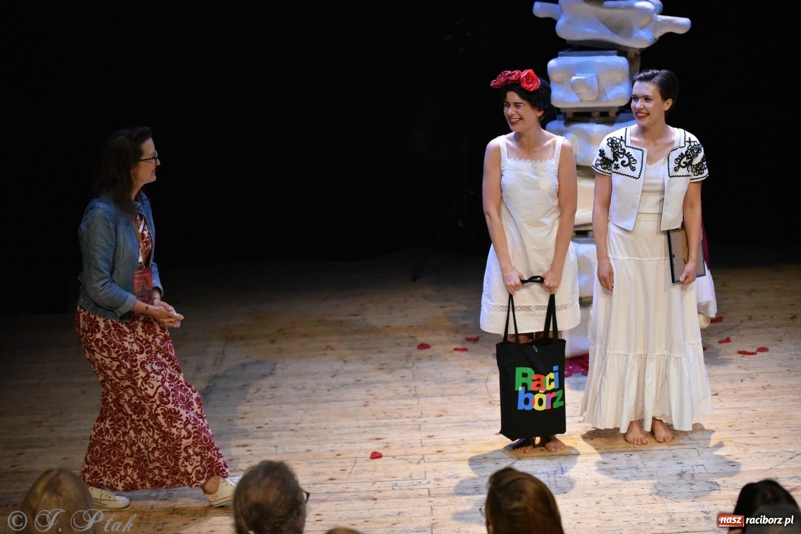 Zdjęcie w galerii na portalu naszraciborz.pl: Frida la Vida! - spektakl inspirowany życiem Fridy Kahlo na deskach RCK wiadomości z regionu
