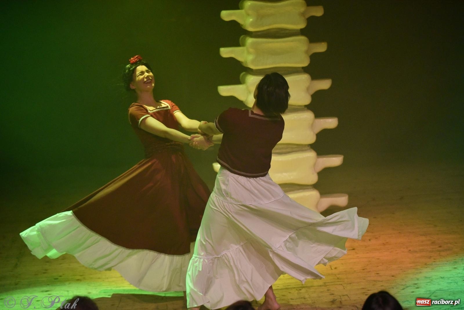 Zdjęcie w galerii na portalu naszraciborz.pl: Frida la Vida! - spektakl inspirowany życiem Fridy Kahlo na deskach RCK wiadomości z regionu