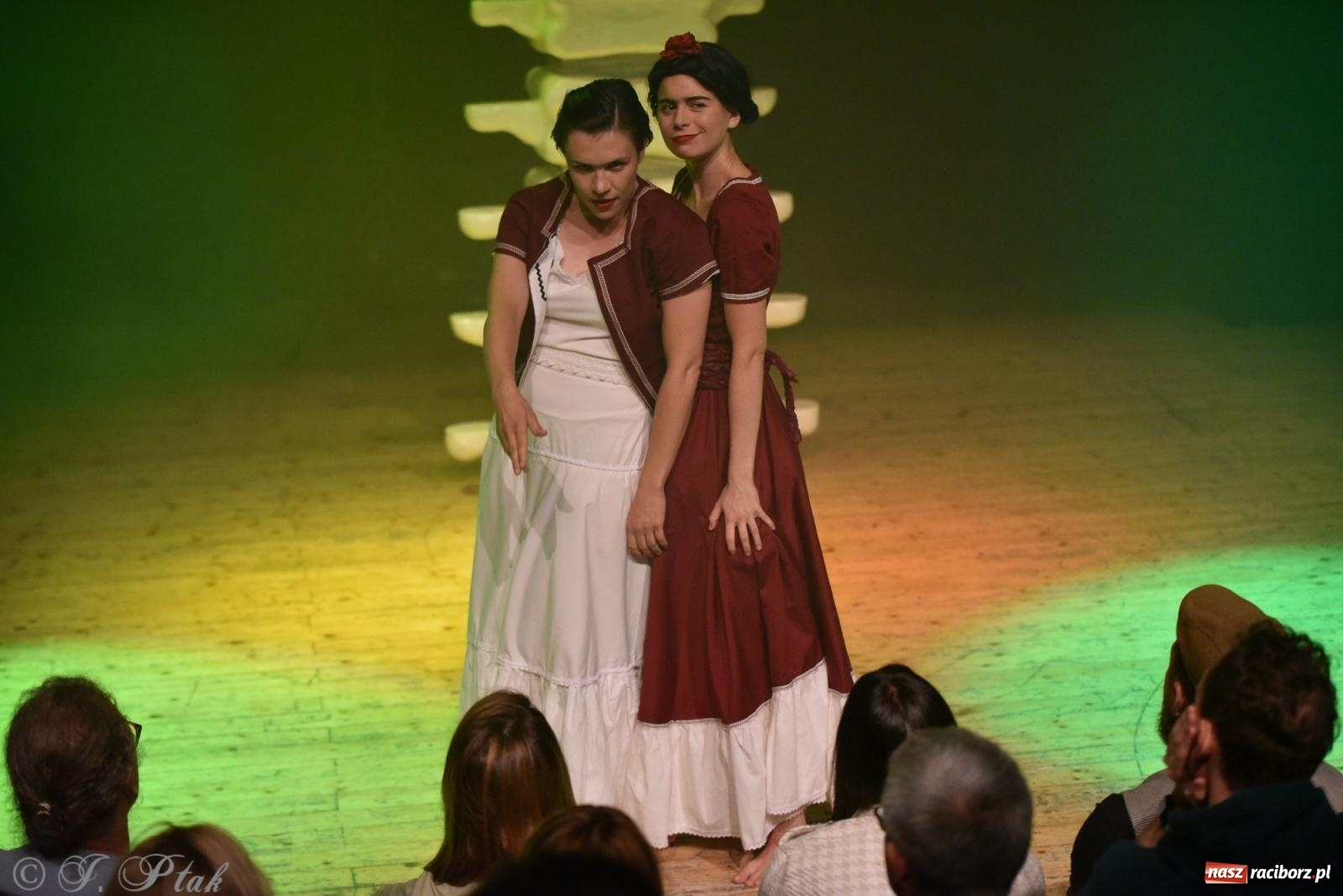 Zdjęcie w galerii na portalu naszraciborz.pl: Frida la Vida! - spektakl inspirowany życiem Fridy Kahlo na deskach RCK wiadomości z regionu