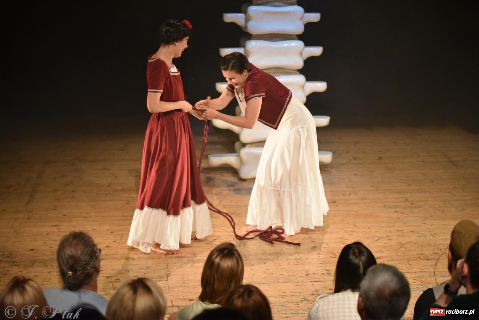 Zdjęcie w galerii na portalu naszraciborz.pl: Frida la Vida! - spektakl inspirowany życiem Fridy Kahlo na deskach RCK wiadomości z regionu