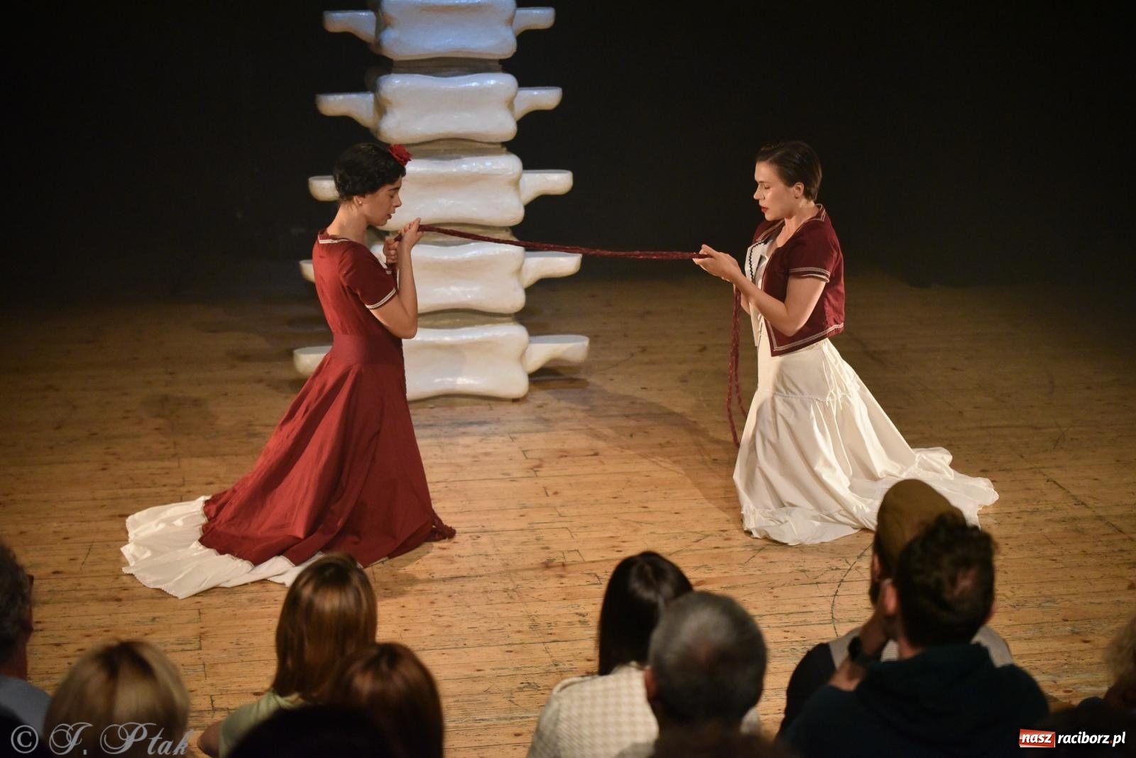 Zdjęcie w galerii na portalu naszraciborz.pl: Frida la Vida! - spektakl inspirowany życiem Fridy Kahlo na deskach RCK wiadomości z regionu