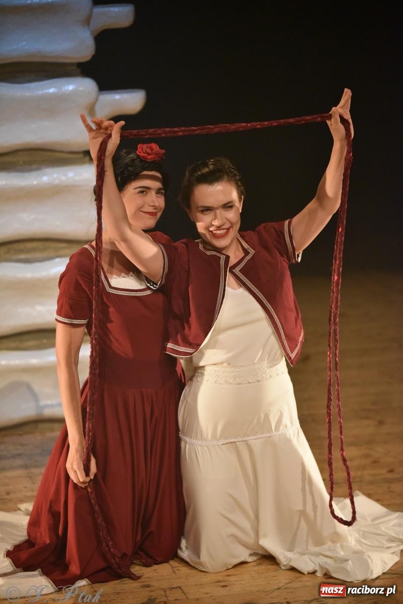 Zdjęcie w galerii na portalu naszraciborz.pl: Frida la Vida! - spektakl inspirowany życiem Fridy Kahlo na deskach RCK wiadomości z regionu