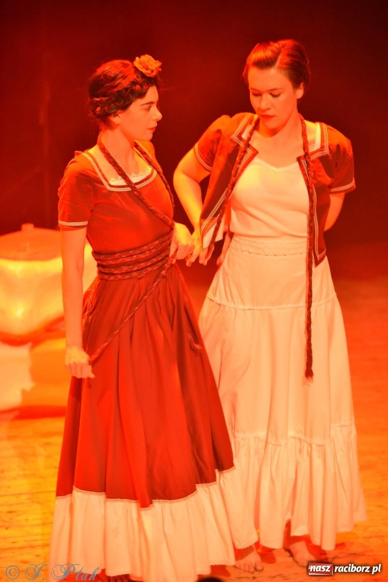 Zdjęcie w galerii na portalu naszraciborz.pl: Frida la Vida! - spektakl inspirowany życiem Fridy Kahlo na deskach RCK wiadomości z regionu