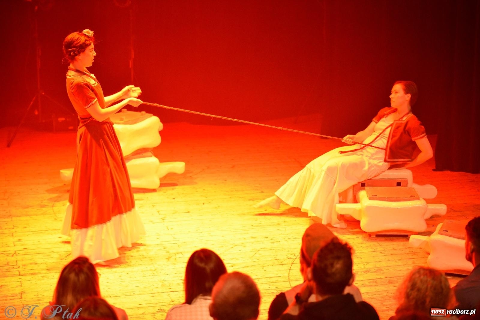 Zdjęcie w galerii na portalu naszraciborz.pl: Frida la Vida! - spektakl inspirowany życiem Fridy Kahlo na deskach RCK wiadomości z regionu