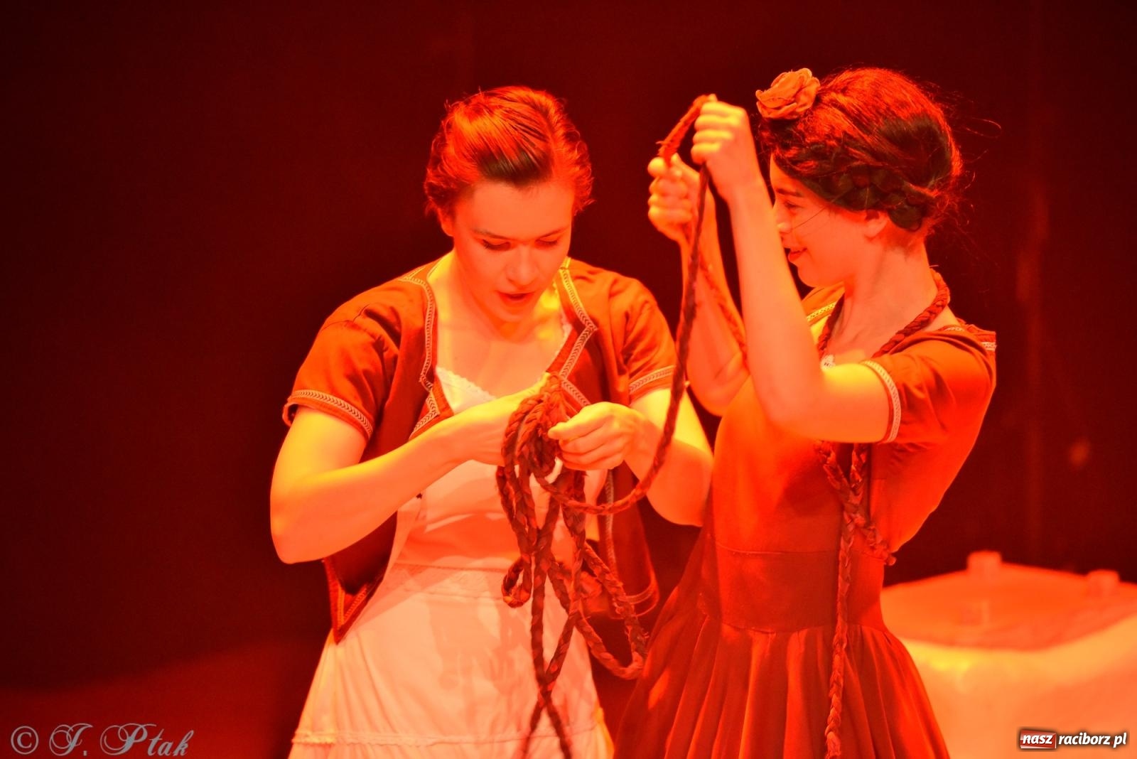 Zdjęcie w galerii na portalu naszraciborz.pl: Frida la Vida! - spektakl inspirowany życiem Fridy Kahlo na deskach RCK wiadomości z regionu