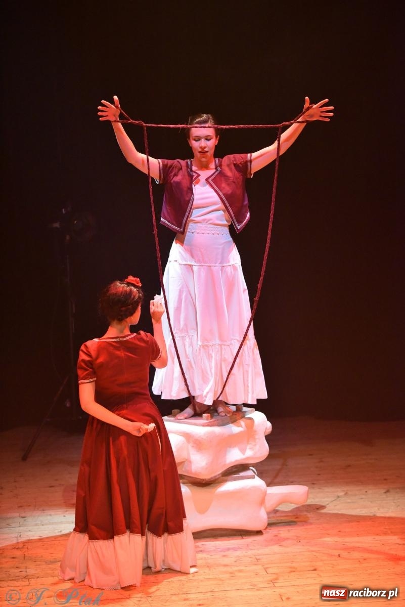 Zdjęcie w galerii na portalu naszraciborz.pl: Frida la Vida! - spektakl inspirowany życiem Fridy Kahlo na deskach RCK wiadomości z regionu