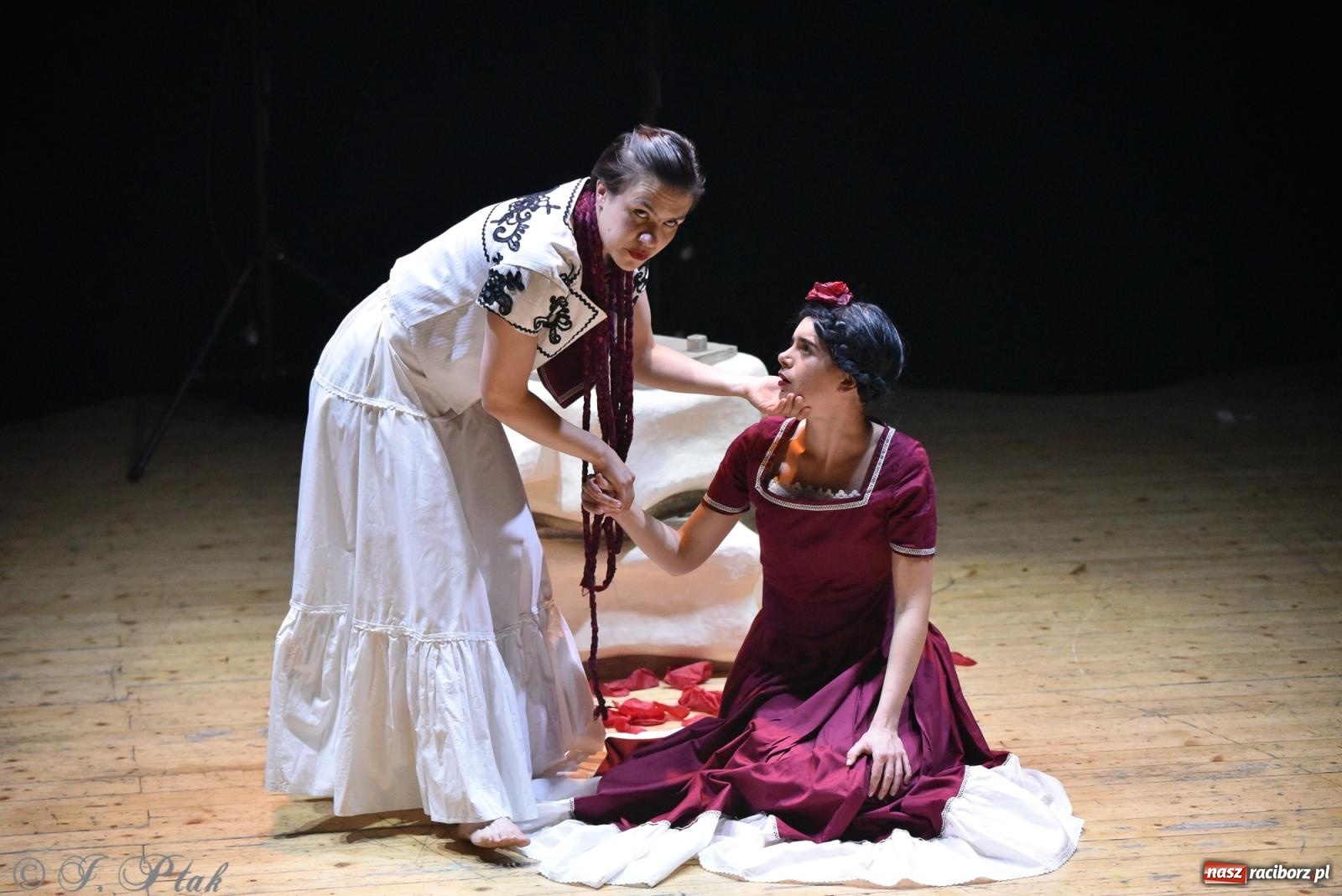 Zdjęcie w galerii na portalu naszraciborz.pl: Frida la Vida! - spektakl inspirowany życiem Fridy Kahlo na deskach RCK wiadomości z regionu