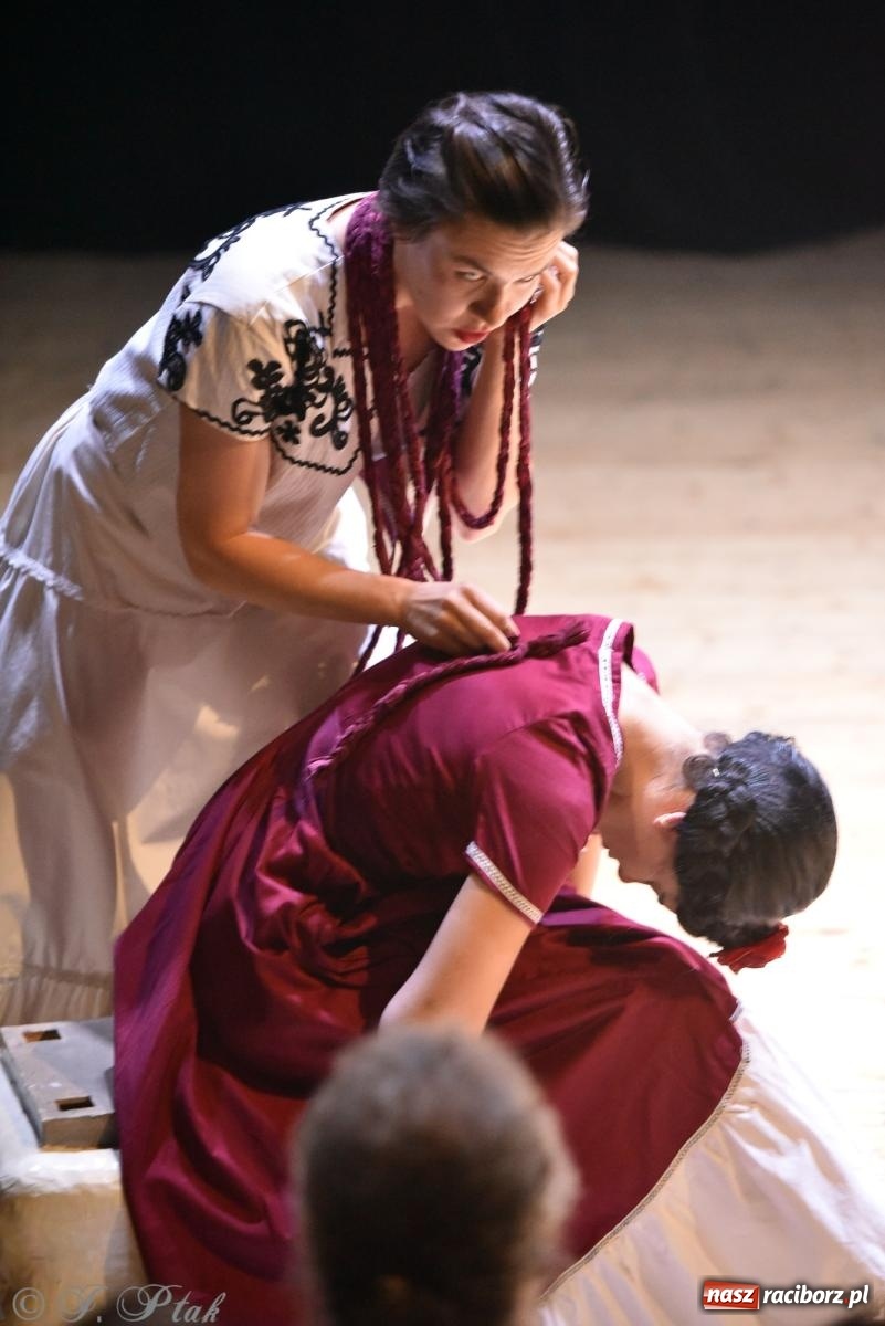 Zdjęcie w galerii na portalu naszraciborz.pl: Frida la Vida! - spektakl inspirowany życiem Fridy Kahlo na deskach RCK wiadomości z regionu