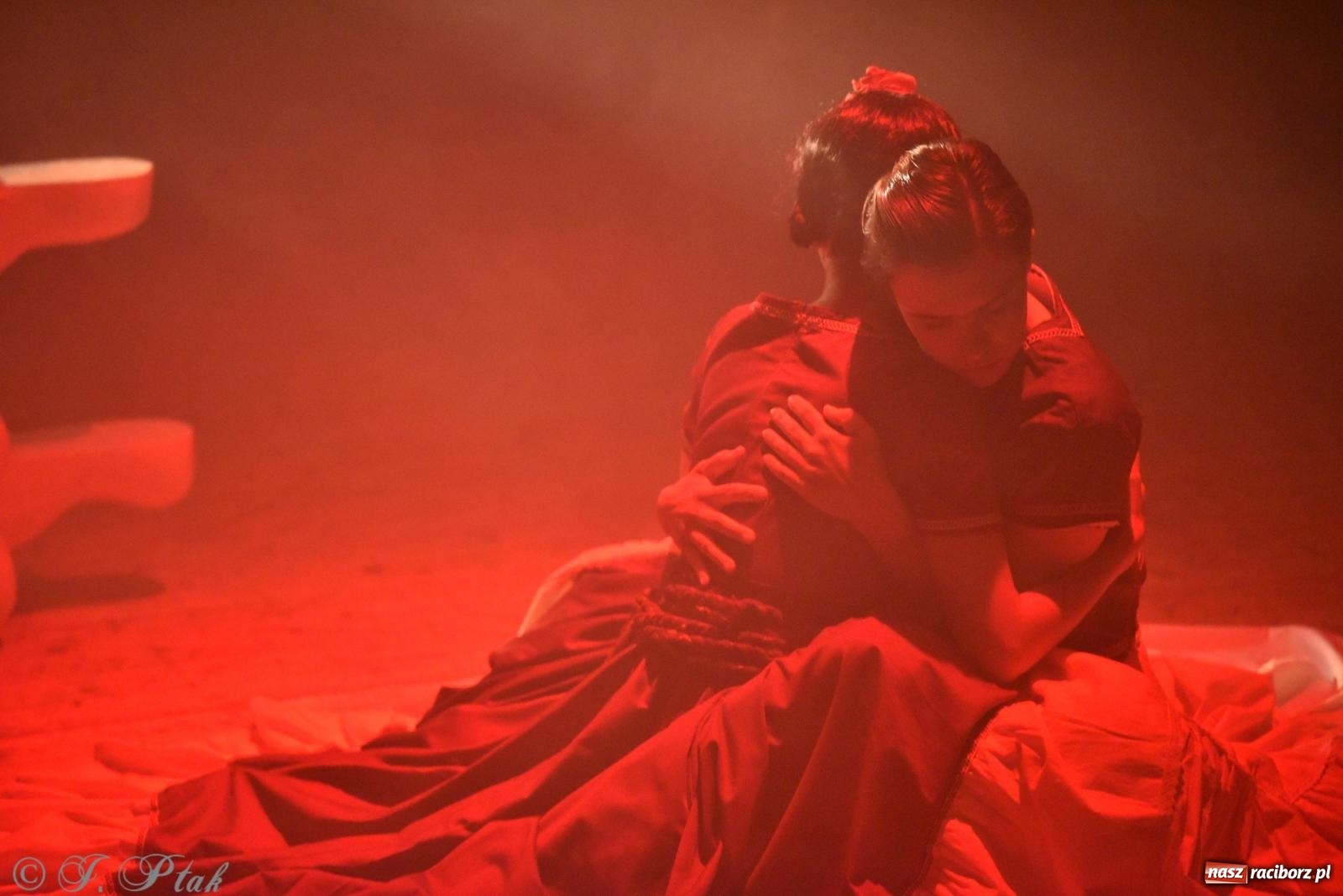 Zdjęcie w galerii na portalu naszraciborz.pl: Frida la Vida! - spektakl inspirowany życiem Fridy Kahlo na deskach RCK wiadomości z regionu