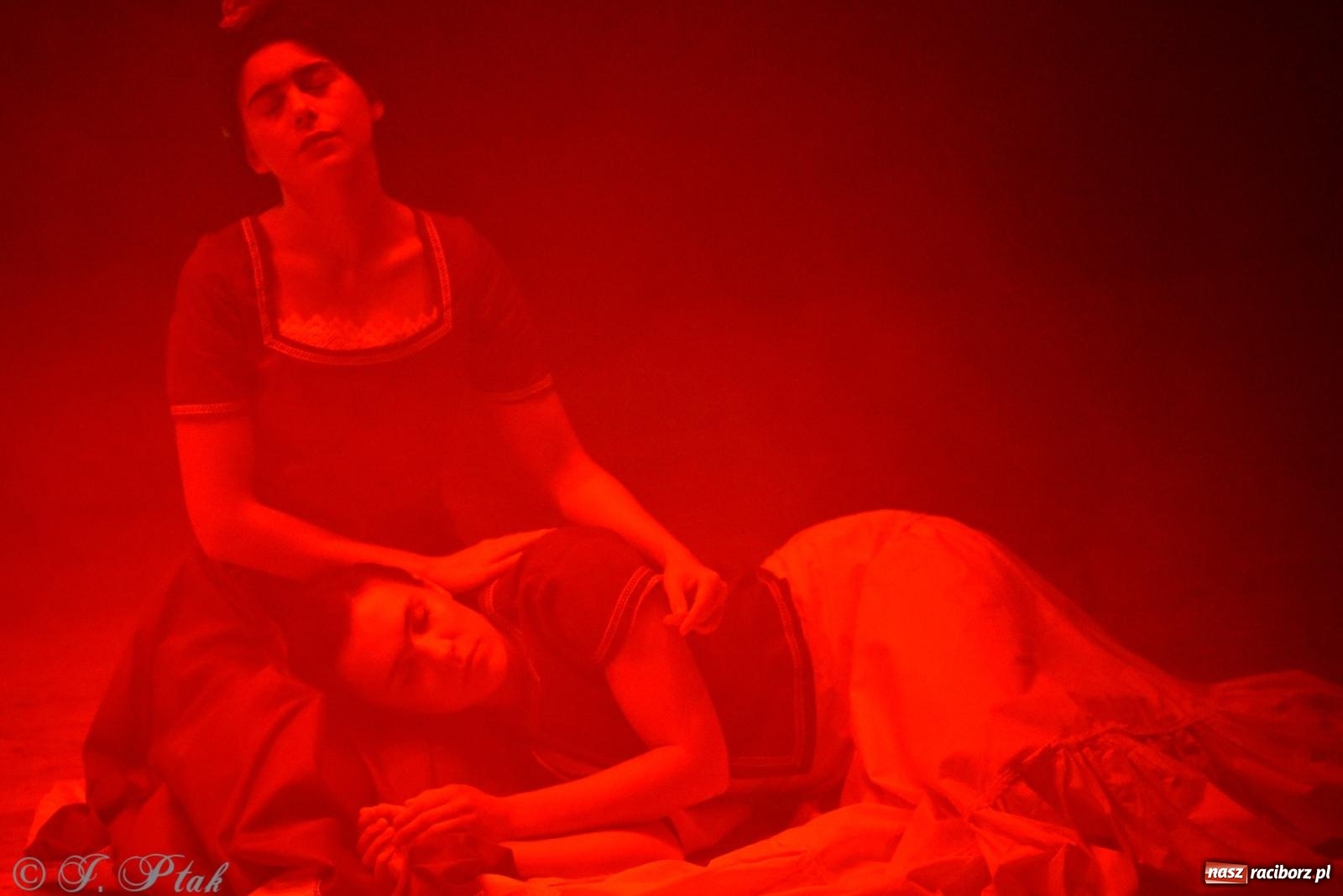 Zdjęcie w galerii na portalu naszraciborz.pl: Frida la Vida! - spektakl inspirowany życiem Fridy Kahlo na deskach RCK wiadomości z regionu