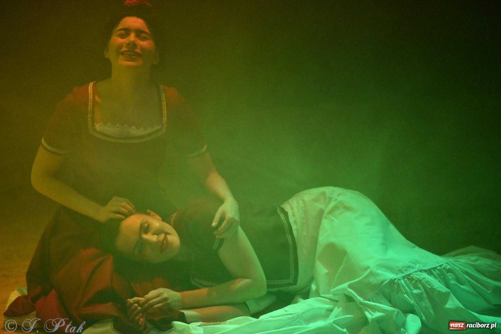 Zdjęcie w galerii na portalu naszraciborz.pl: Frida la Vida! - spektakl inspirowany życiem Fridy Kahlo na deskach RCK wiadomości z regionu