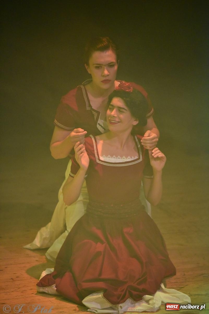 Zdjęcie w galerii na portalu naszraciborz.pl: Frida la Vida! - spektakl inspirowany życiem Fridy Kahlo na deskach RCK wiadomości z regionu